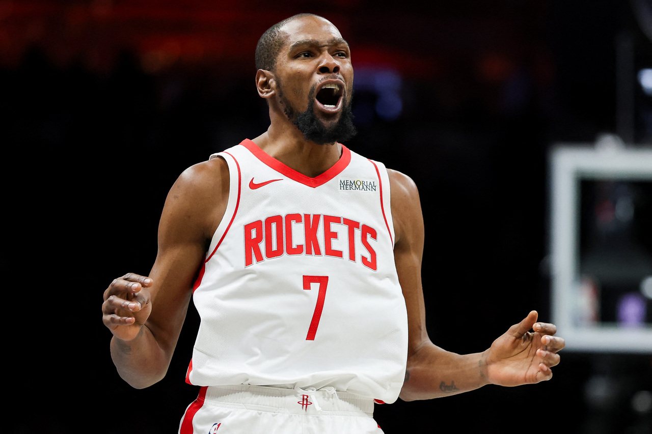 惨遭「大面包」三分砸脸！KD吐槽：投这什么垃圾球