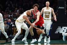 防守让公牛上半场只拿33分 绿衫军快意夺4连胜