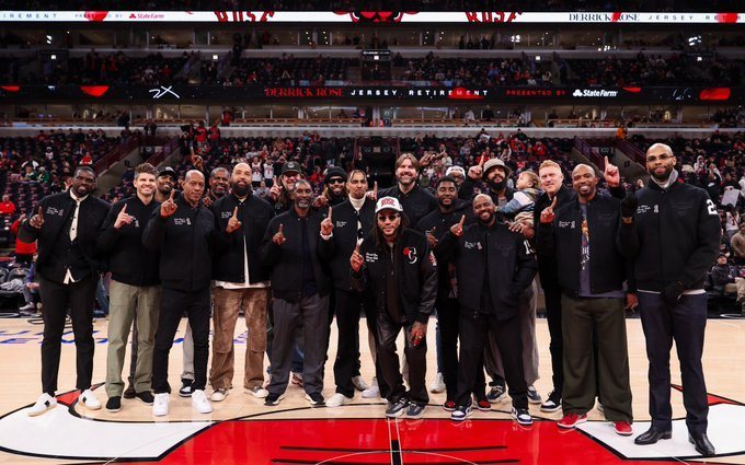 罗斯1号球衣正式退役！感动之夜获公牛两大传奇致敬