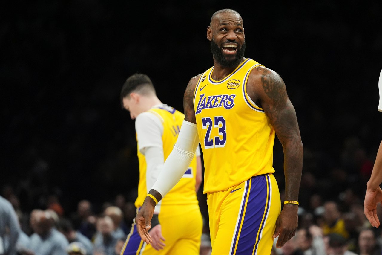 别抢了！ 詹姆斯不走了将穿湖人战袍打完本赛季