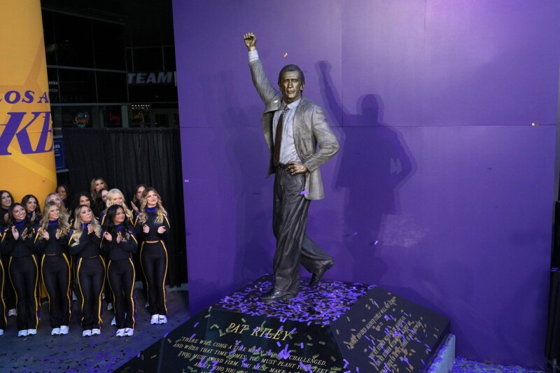 湖人打造莱里青铜雕像 瑞迪克：他为现代教练树立标竿