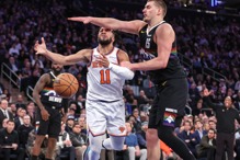 20次互换领先苦战击退约柯奇 布朗森：我们找到赢球方法