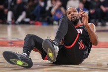 KD失误连发遭尼克18分逆转 火箭主帅点...