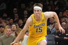 归队助湖人大胜篮网结束客场8连战 里夫斯：上场吼裁判才痛快