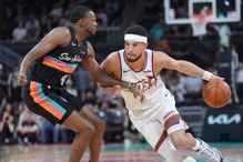 太阳布克第一节就伤退 马刺喜迎7连胜