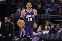 魔术轰27颗三分破队史纪录 国王惨吞15连败稳居炉主