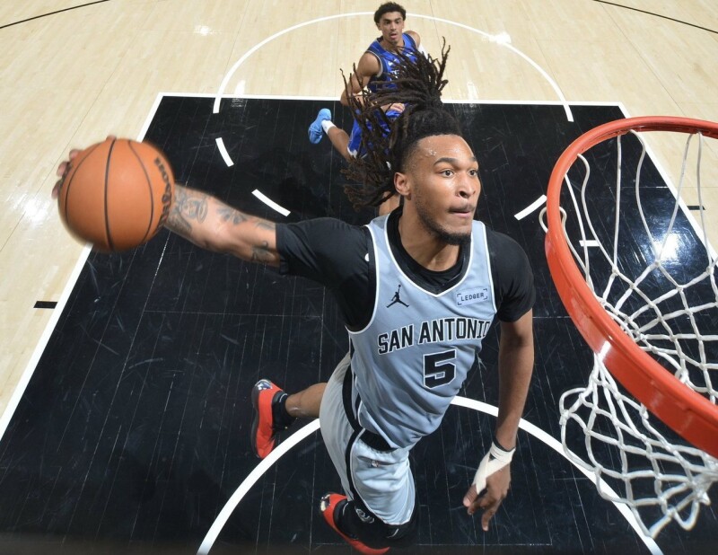 21岁马刺小将飙40分大三元史上第3年轻仅次詹皇、唐西奇