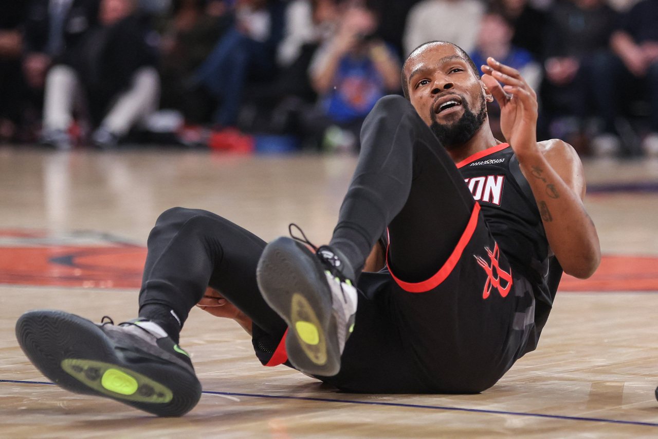 KD失误连发遭尼克18分逆转 火箭主帅点名2球员要主导进攻