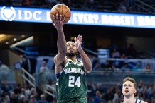 新同学汤玛斯飙34分震撼教头 老河流盛赞：就像顶级第6人