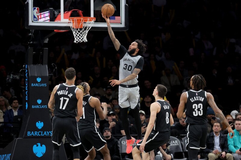 轻取篮网队史第三度单月11战全胜 马刺主帅：进步的展现