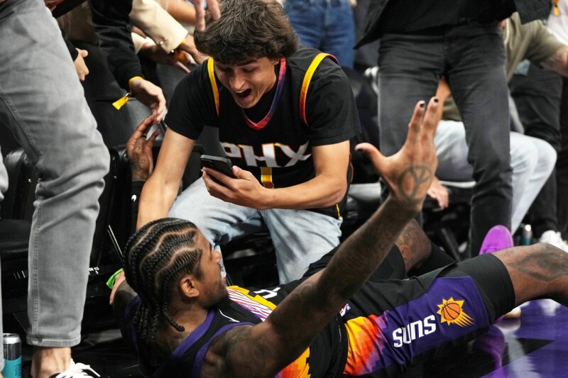 太阳格林宛如「卧底」一整场 投进绝杀三分球完成救赎