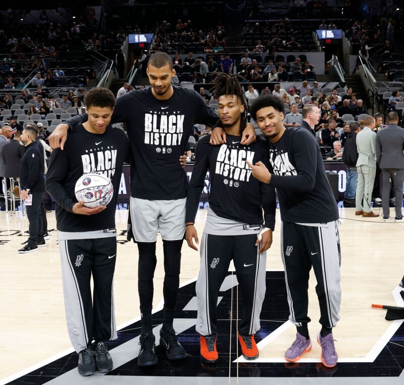 卡瑟尔穿法拉利乔丹鞋狂写纪录 温班亚玛赞「数据太夸张了」