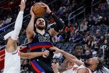 透露曾想进行大交易最终放弃 活塞仍痛宰尼...