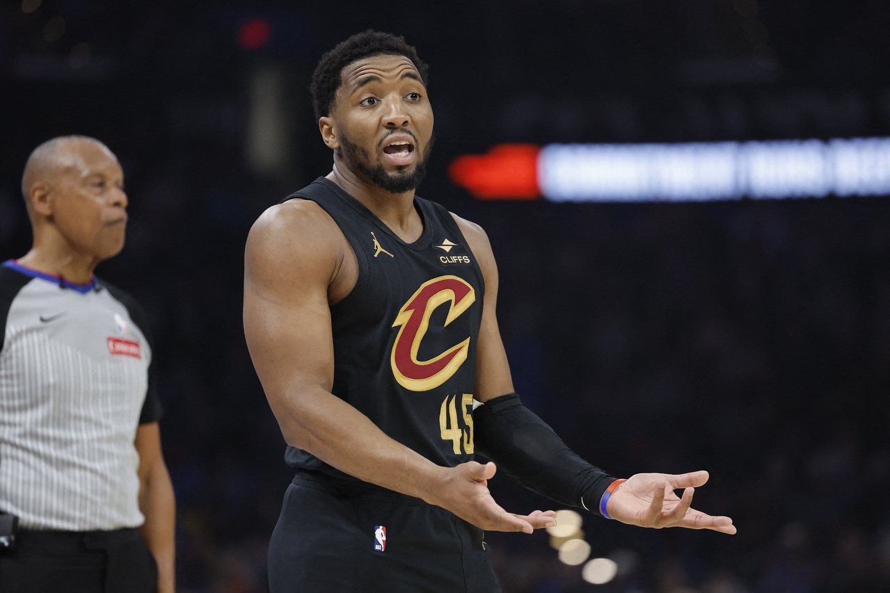 重批雷霆犯规「裁判就是不吹」 米契尔：只能想办法面对