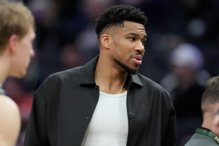 「希腊怪物」30场缺阵创新高 雄鹿惨遭魔术血洗