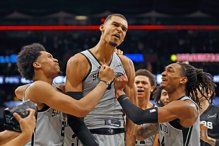 温班亚玛1.1秒准绝杀 助马刺险胜季后赛假想敌太阳