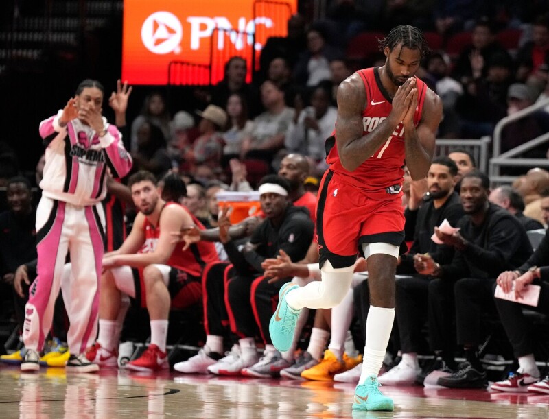 火箭伊森三分命中率仅3.6% 「黑人问号」杨恩：我觉得是脑袋问题