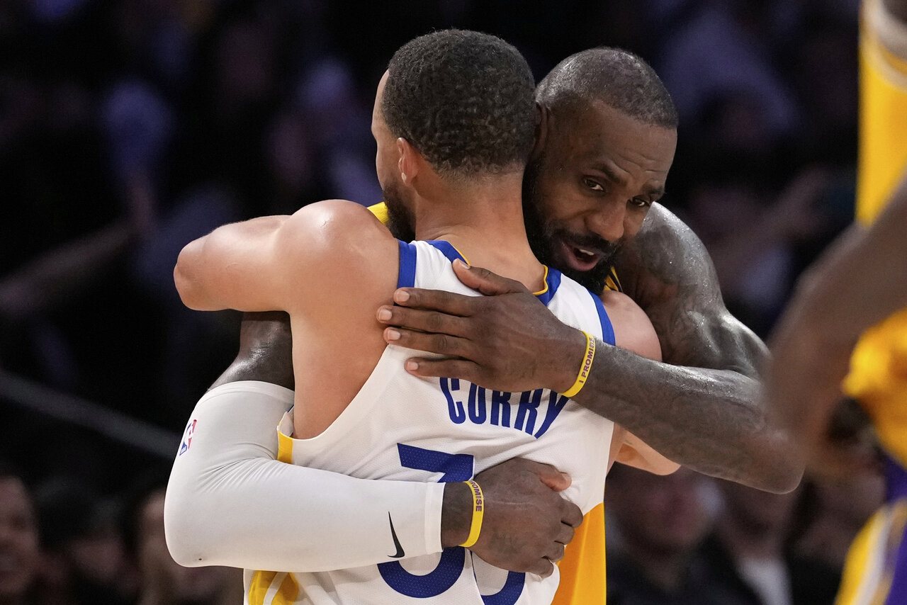 下季将有重磅球星与库里联手？美媒称勇士已锁定这2人