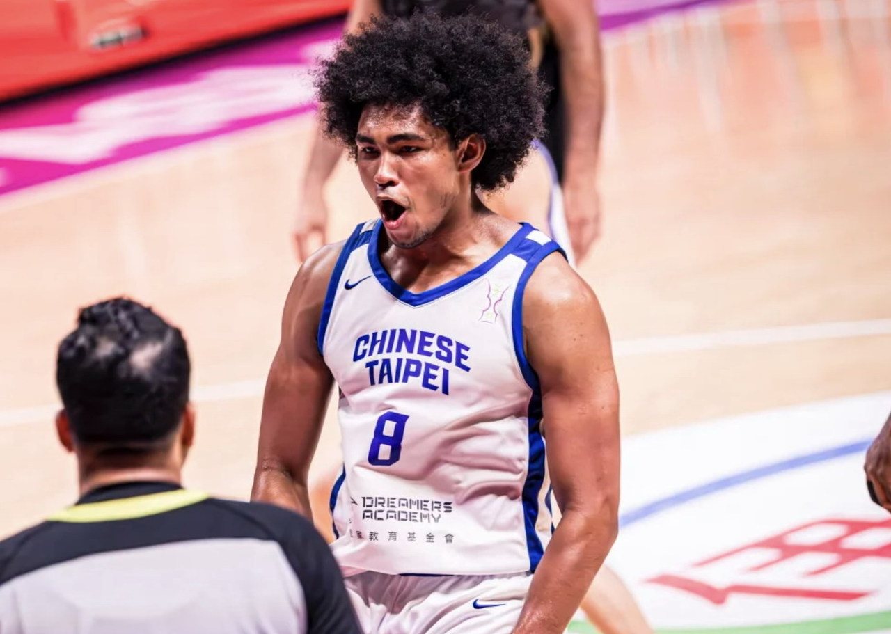 NCAA／贺博狂轰致胜一击 率哈佛男篮17分大逆转