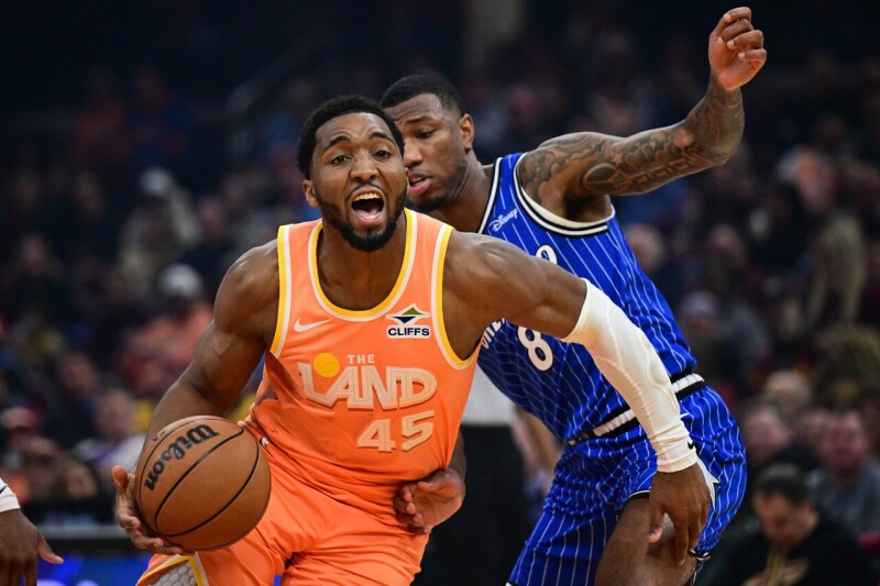 米契尔、哈登狂飙68分 骑士险胜魔术4连胜却浮现防守隐忧