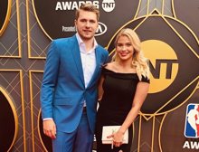 唐西奇与未婚妻分手 争两女儿监护权：一切...