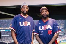 KD穿法官签名球衣现身经典赛美墨之战 惊艳史肯斯完美好投