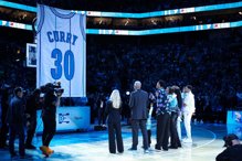 泪眼见证30号升空！老库里：无法用言语表达的感谢