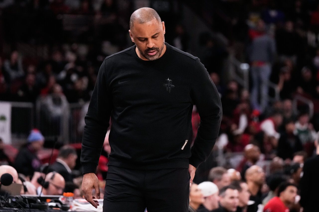 火箭进攻堪比马桶堵住！西蒙斯怒喷尤多卡「今年最糟执教」