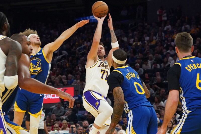 湖人三巨头联手出击 28分大胜勇士止3连败