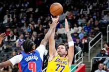 唐西奇追平三分失手 活塞斩断湖人9连胜