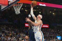 卡卢索「球鞋封盖」遭插T 雷霆胜魔术成首支季后赛球队