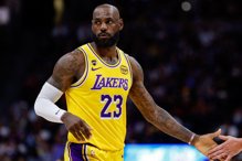 詹姆斯登历史进球王 约柯奇大三元搅局断湖人3连胜