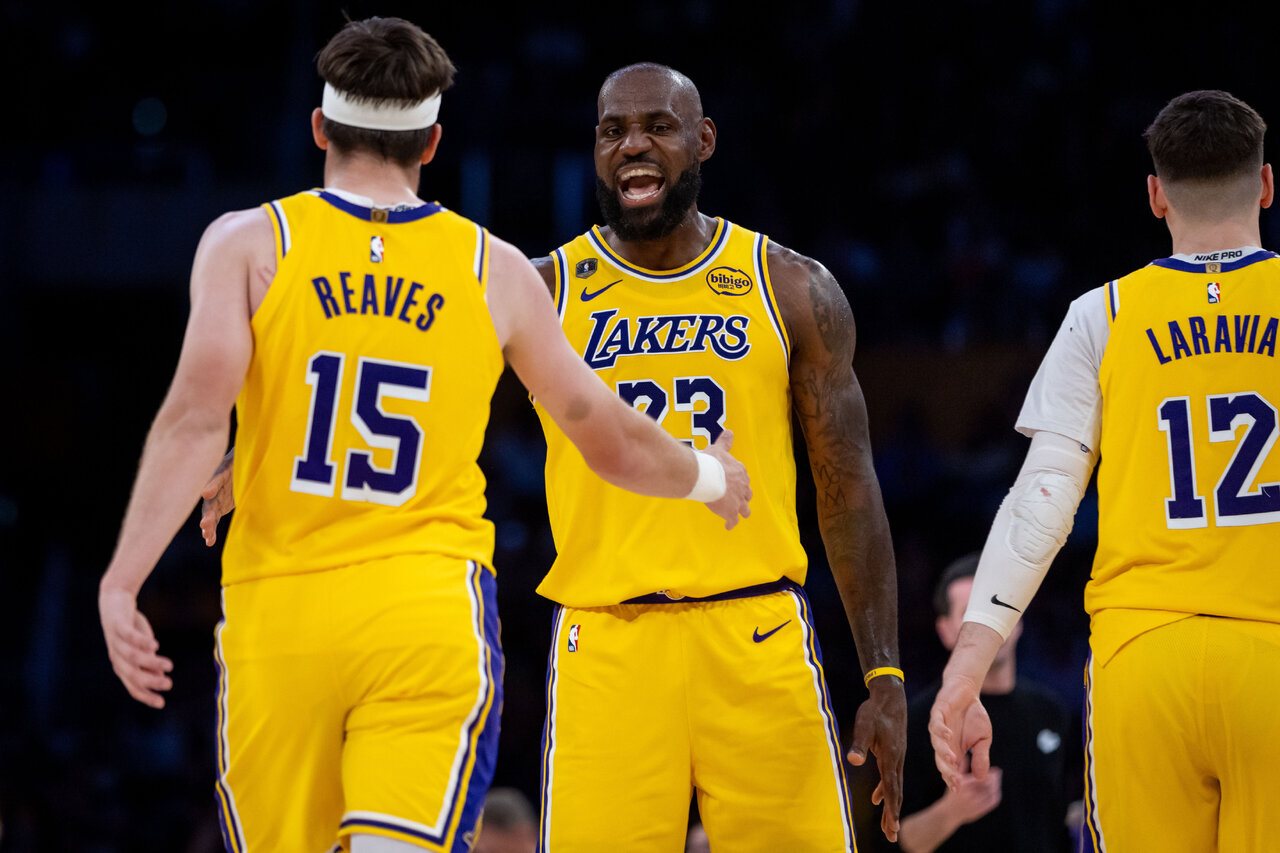 里夫斯谈詹皇场下影响力 称他为湖人「真正领袖」