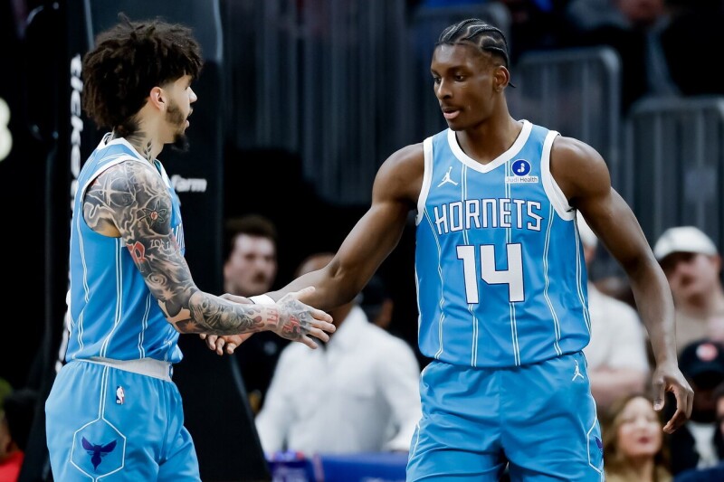 「永远不会坐他的车 」黄蜂队友吐槽小鲍尔车祸事件