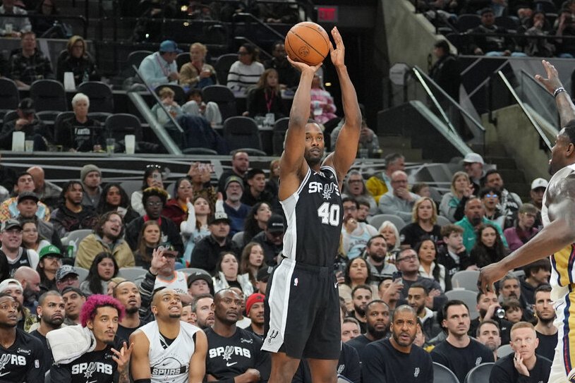 巴恩斯中断现役第二长连续出赛纪录 马刺大胜76人40分