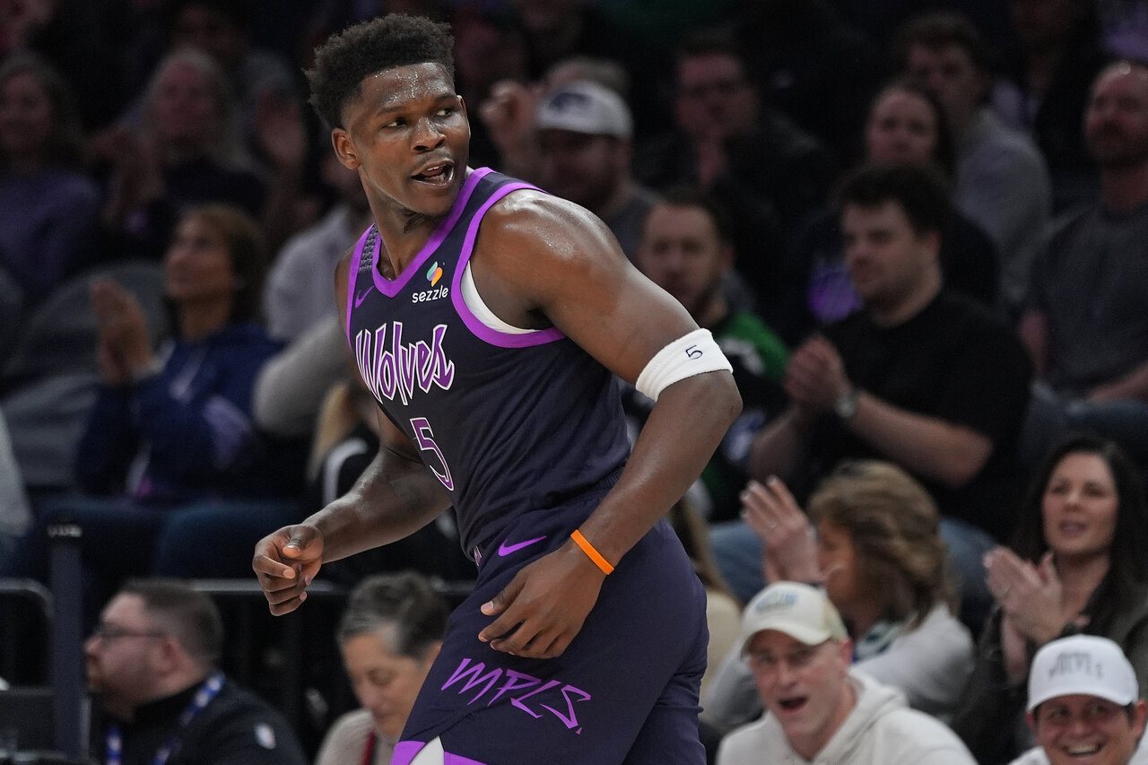 爱德华谈心目中历史最佳5人！老詹、黑曼巴竟未入选