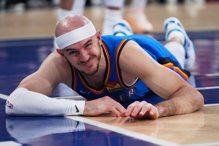 雷霆一场比赛两大将伤退 教头曝明天评估状况