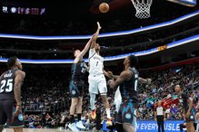 落后23分大逆转 篮网爆冷击退活塞终结10连败