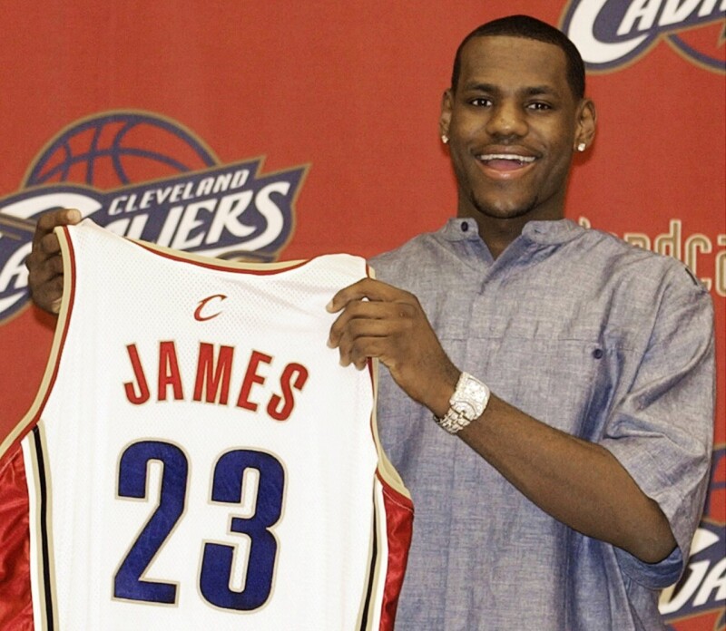 拒向曼菲斯报到！詹姆斯谈03年选秀秘辛 点名灰熊应搬迁再掀争议