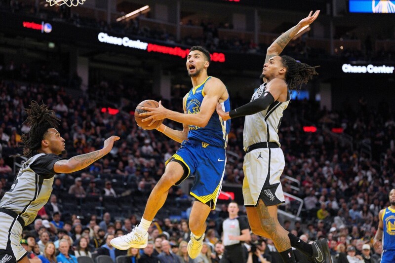 勇士剩「8.5」球员可用！荷兰前锋谈左手罚球：挺酷的