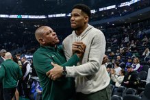 正式宣布辞去雄鹿教头 瑞佛斯上节目浅谈球队内部问题