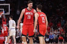 詹姆斯熄火、艾顿被吹出场 火箭19分大胜湖人躲过横扫