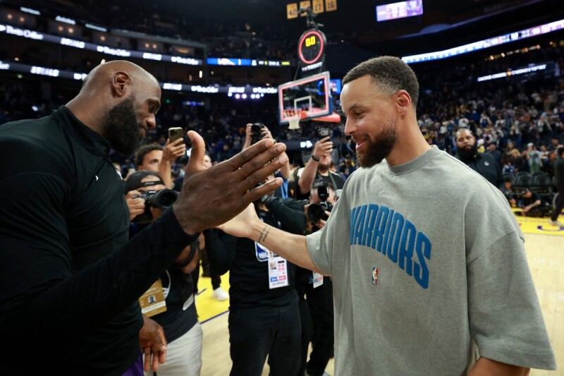 感叹错过库里！18年对抗成经典 詹姆斯：不知道未来还有没有机会