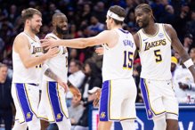 两大核心倒下！41岁詹姆斯被迫再扛重任：每个人都要挺身而出