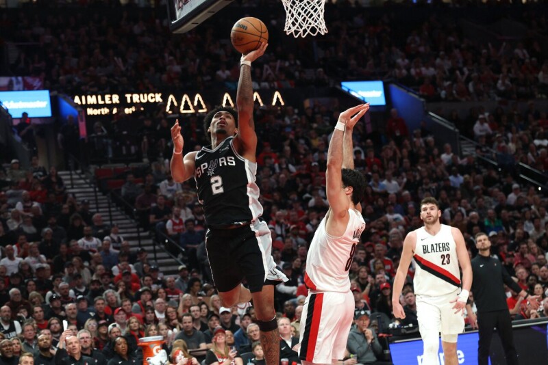 哈波扮板凳暴徒狂飙27分写纪录 马刺少班马仍逆转开拓者