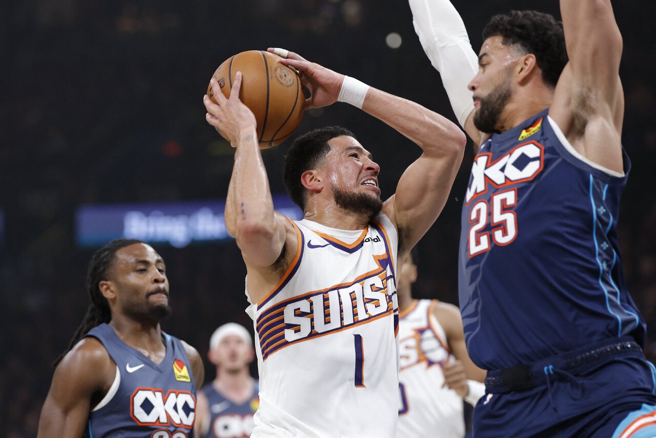 撤销布克技术犯规但开罚110万 联盟：对裁判的指控毫无依据