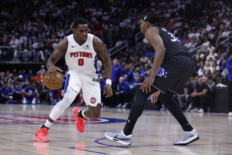 G1只拿8分 活塞中锋自主加练：我们是更好一方