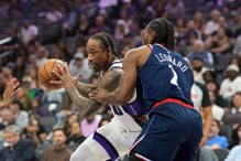 德罗展招牌翻身跳投超越「大O」 历史得分榜挺进第16名