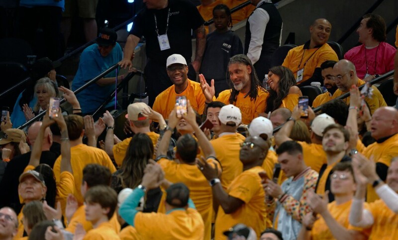 季后赛处女秀有马刺传奇见证 温班亚玛喊酷