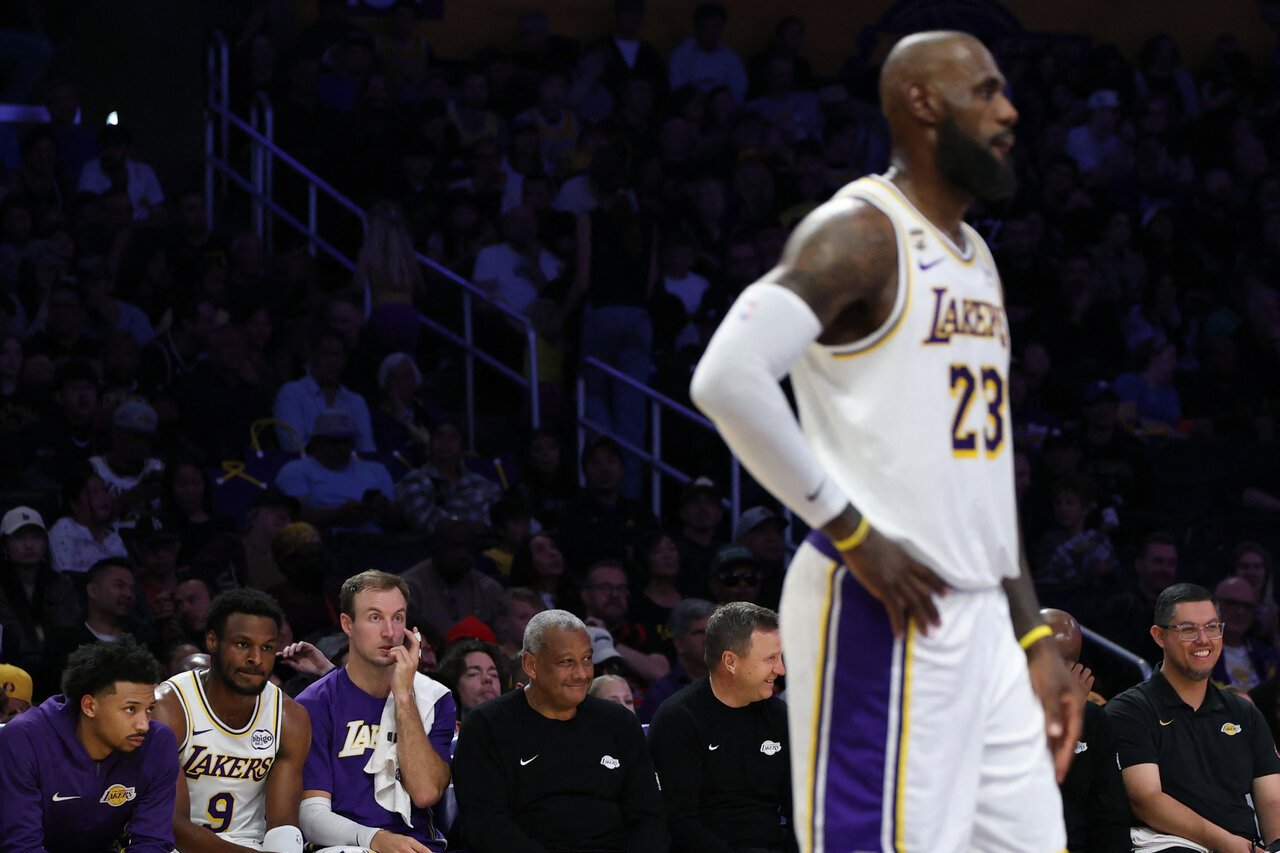 附加赛骤死战转播出包 詹姆斯无言：搞什么鬼？